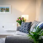 6 St Johns Mews