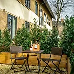 6 St Johns Mews
