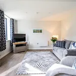 6 St Johns Mews